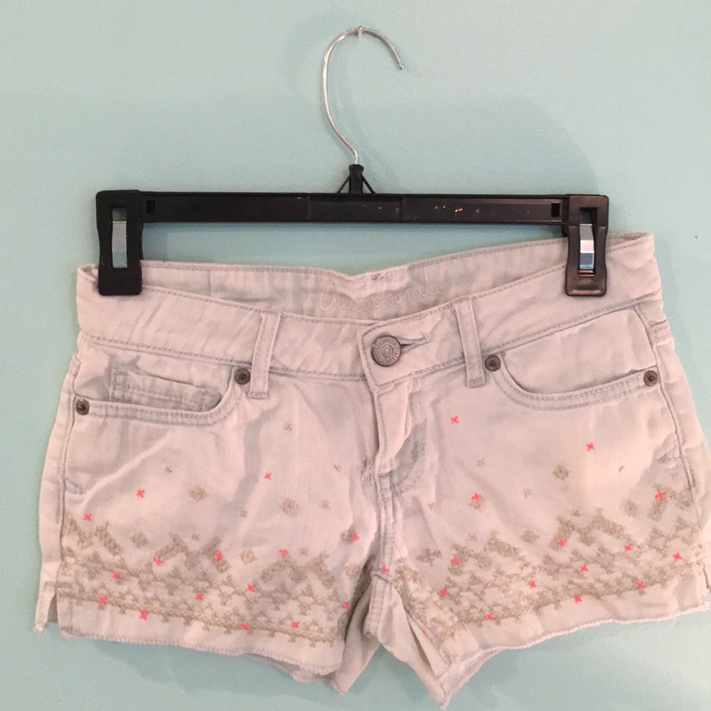 Embroidered white denim shorts
